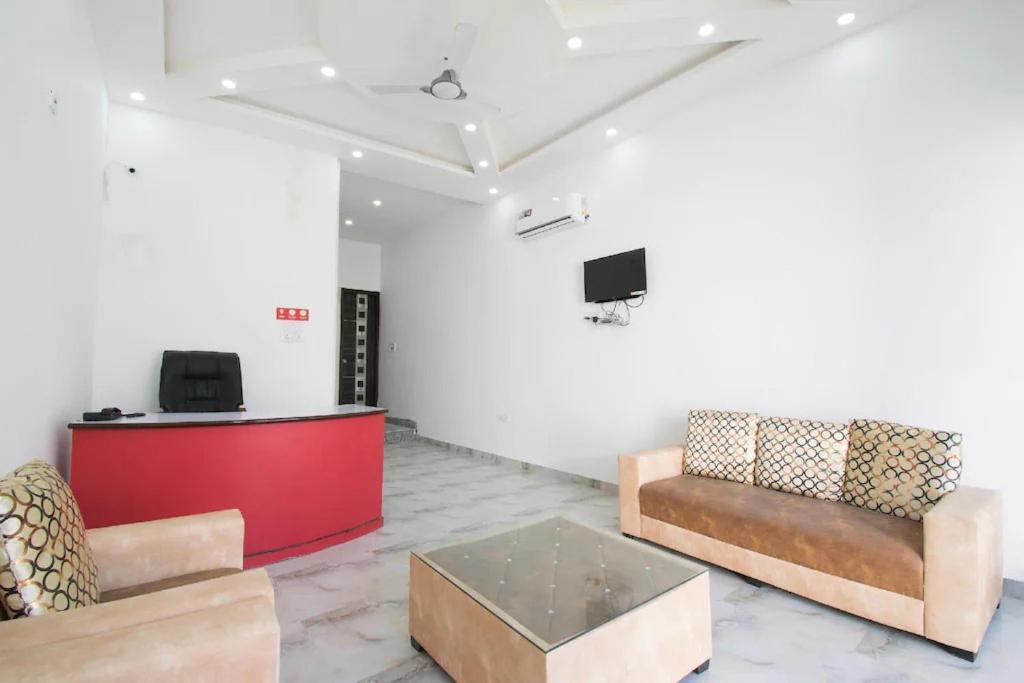 Airport Hotel Prince Palace By Byobhotels New Delhi Exterior photo