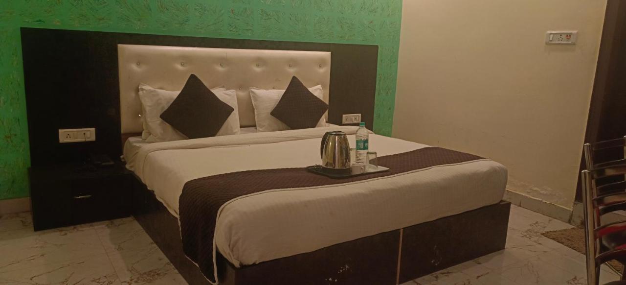 Airport Hotel Prince Palace By Byobhotels New Delhi Exterior photo